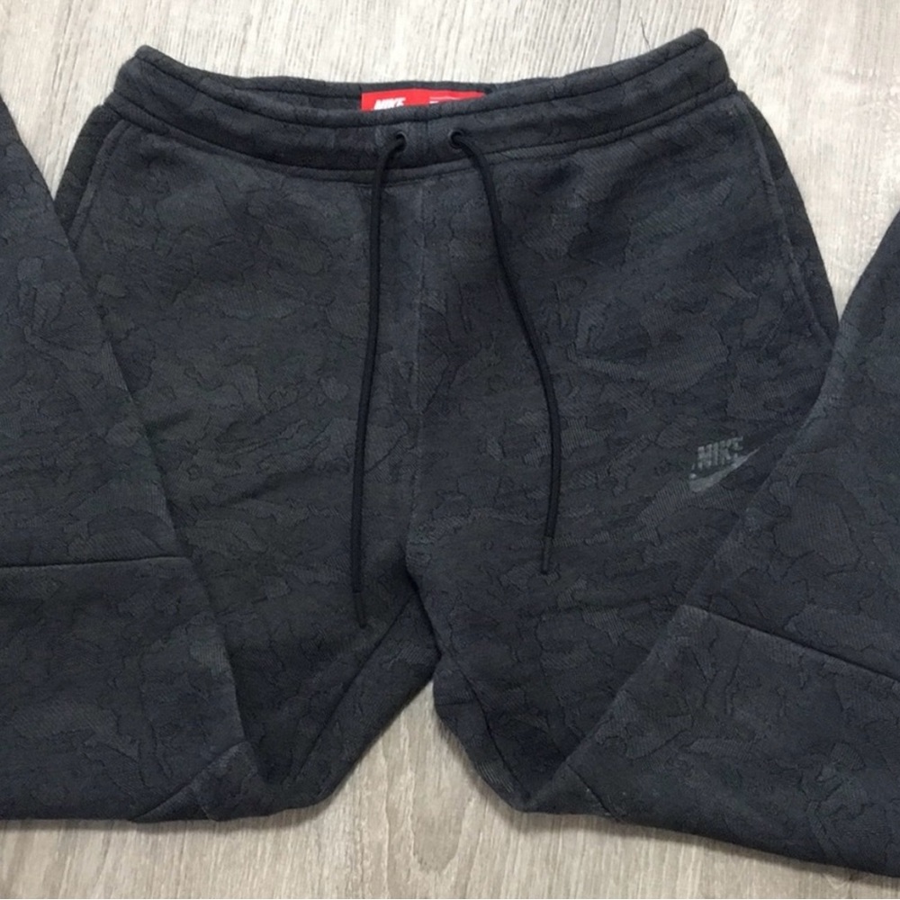 Gray Nike Fleece Tech Dark Camo Joggers Small